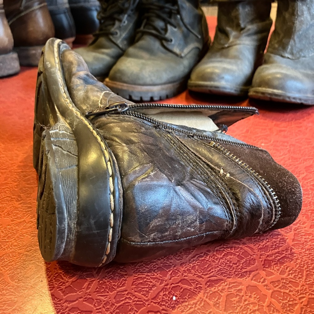 shoes - Picture 7 of 8